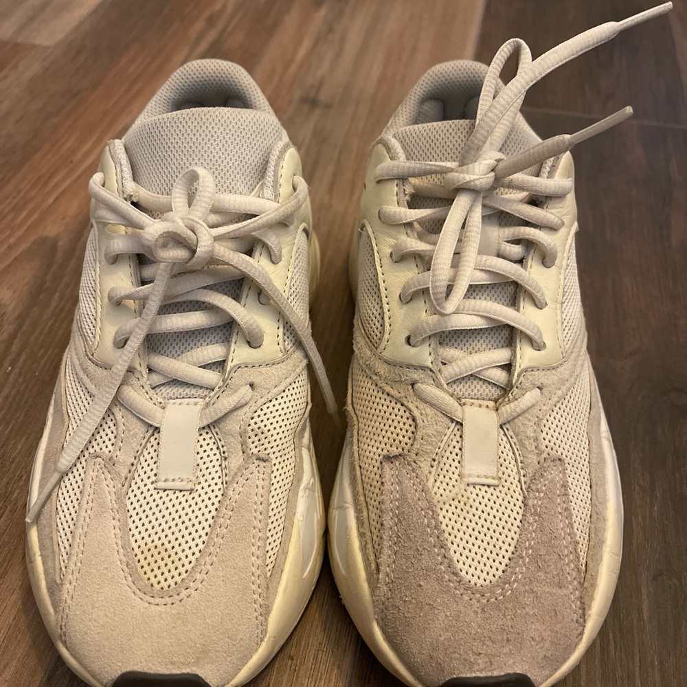 Yeezy Sneakers in Beige/Taupe Size 6 / UK 5.5